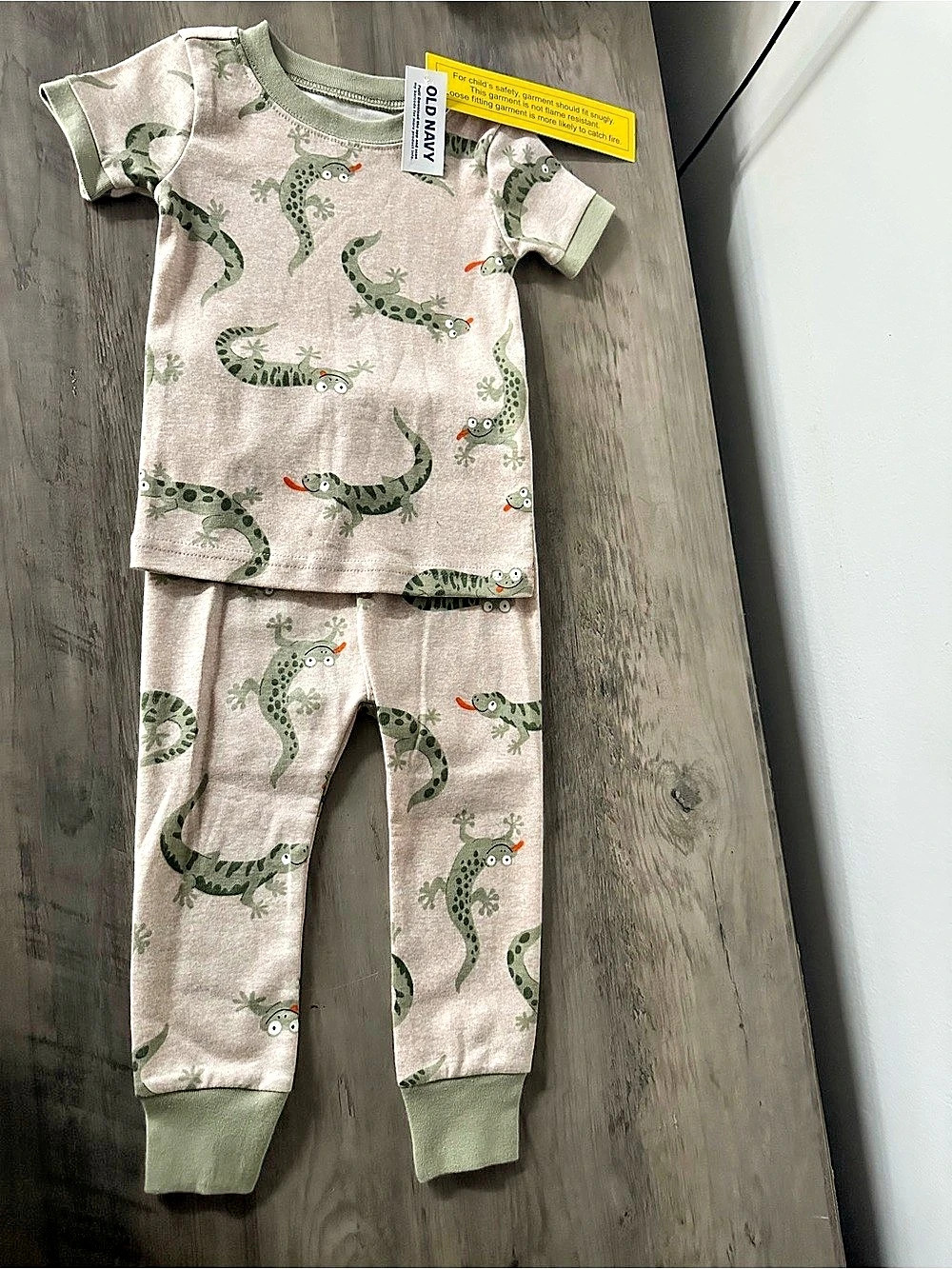 Old Navy Crocodile Print Matching Set Size 18-24M NWT